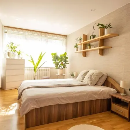 Beautiful & Spacious Apartment In Valmiera Exterior photo