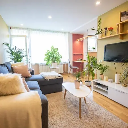 Beautiful & Spacious Apartment In Valmiera Exterior photo