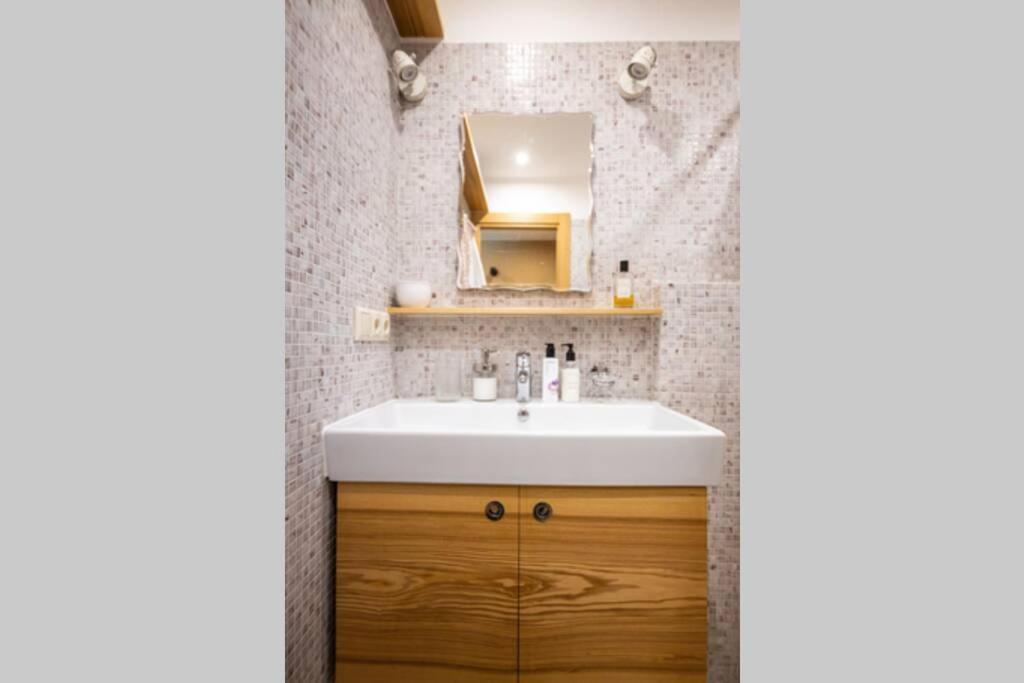 Beautiful & Spacious In Huoneisto